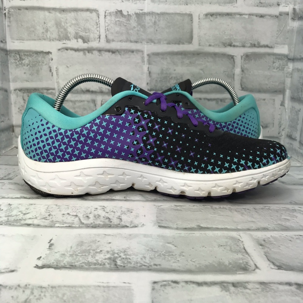 Brooks - Picture 5 of 10